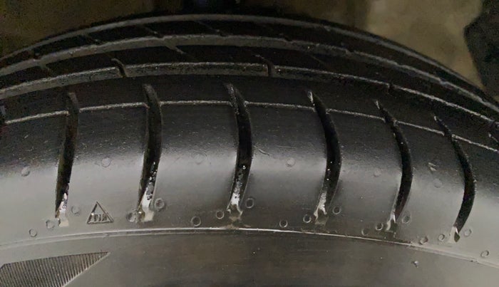 2010 Hyundai i20 MAGNA 1.2, Petrol, Manual, 60,995 km, Left Rear Tyre Tread
