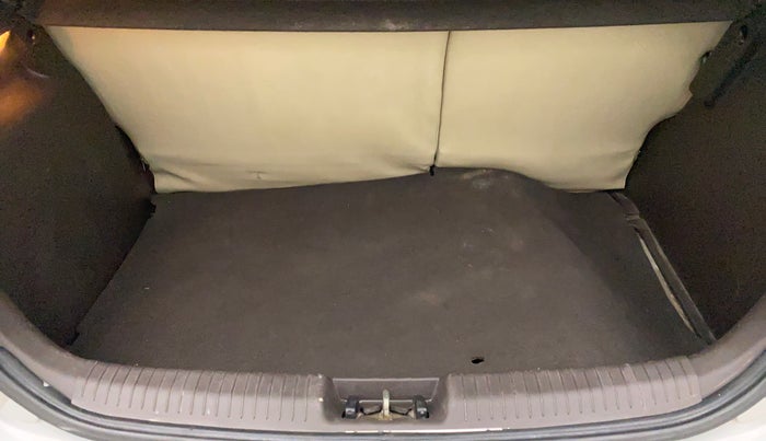 2010 Hyundai i20 MAGNA 1.2, Petrol, Manual, 60,995 km, Boot Inside