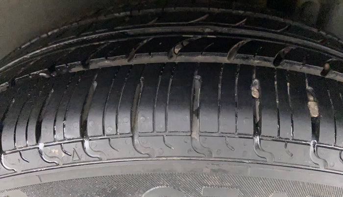 2013 Maruti Ertiga VXI, Petrol, Manual, 27,768 km, Left Rear Tyre Tread