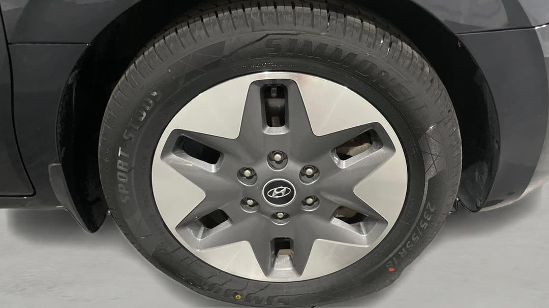 2021 Hyundai Staria Highlander, Automatic, 95607 km, Right Front Wheel