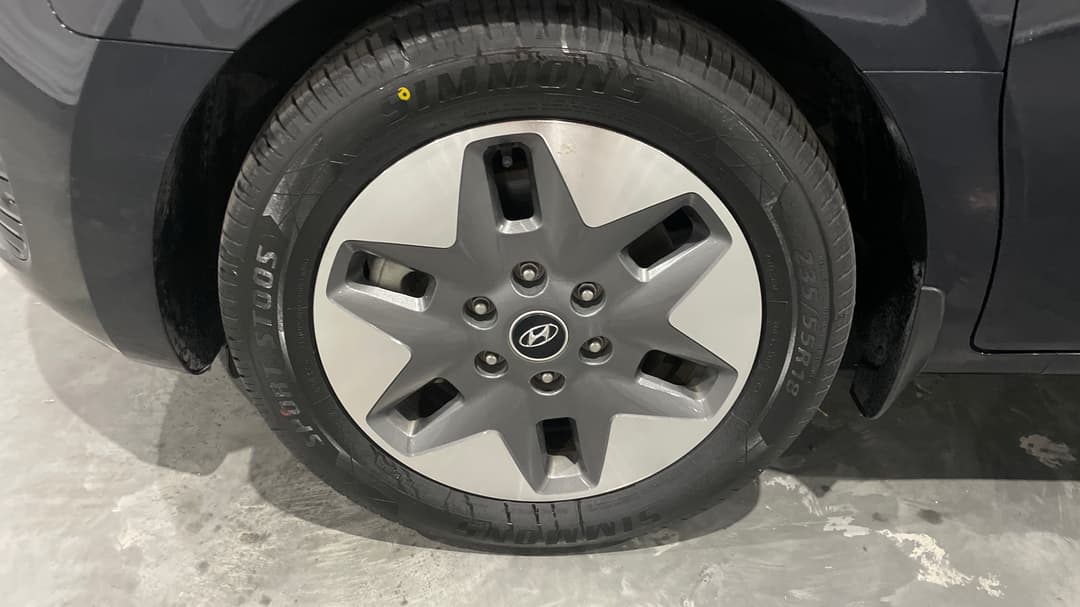 2021 Hyundai Staria Highlander, Automatic, 95607 km, Left Front Wheel