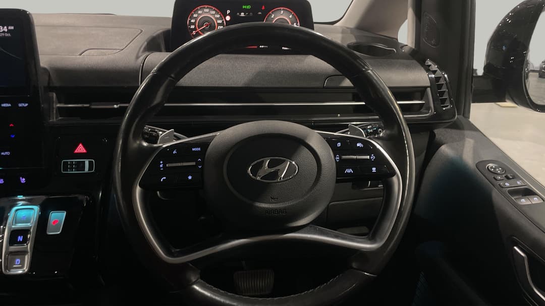 2021 Hyundai Staria Highlander, Automatic, 95607 km, Steering Wheel Close-up