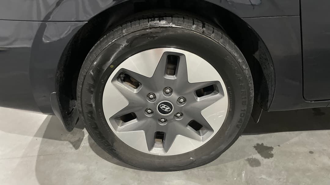 2021 Hyundai Staria Highlander, Automatic, 95607 km, Right Rear Wheel