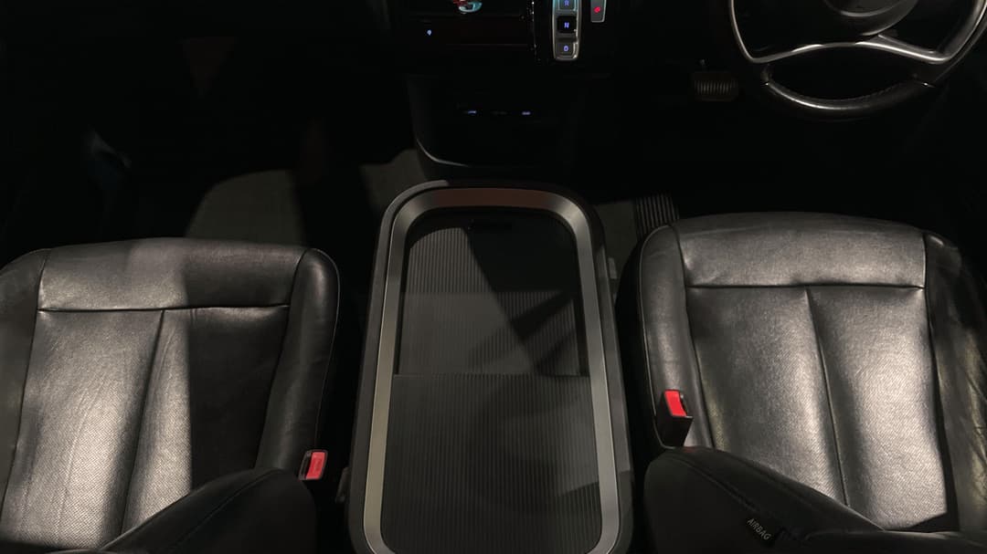 2021 Hyundai Staria Highlander, Automatic, 95607 km, Center Console
