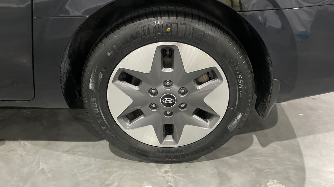 2021 Hyundai Staria Highlander, Automatic, 95607 km, Left Rear Wheel