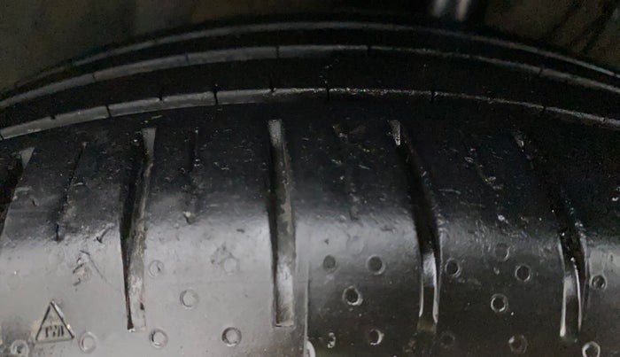 2015 Maruti S Cross ZETA 1.3, Diesel, Manual, 95,189 km, Right Front Tyre Tread