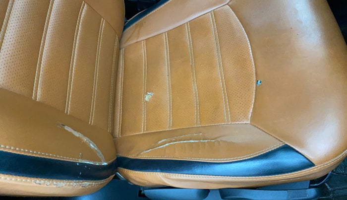 2015 Maruti S Cross ZETA 1.3, Diesel, Manual, 95,189 km, Driver seat - Cover slightly torn