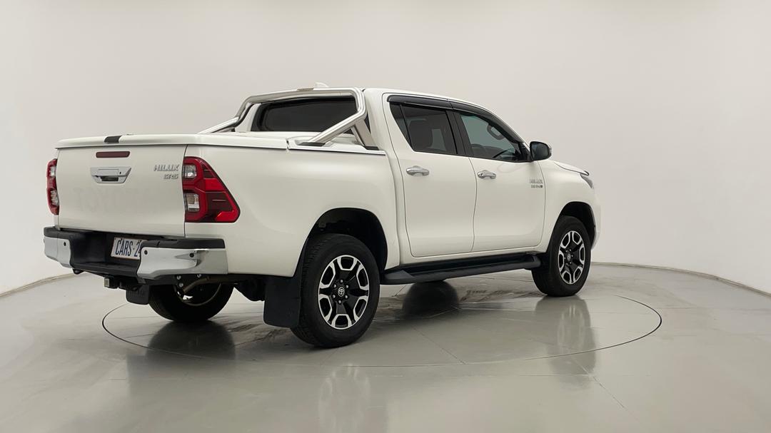 2022 Toyota Hilux Sr5 (4x4), Automatic, 48090 km, Right Back Diagonal (45- Degree) View