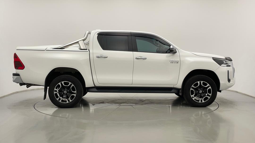 2022 Toyota Hilux Sr5 (4x4), Automatic, 48090 km, Right Side View