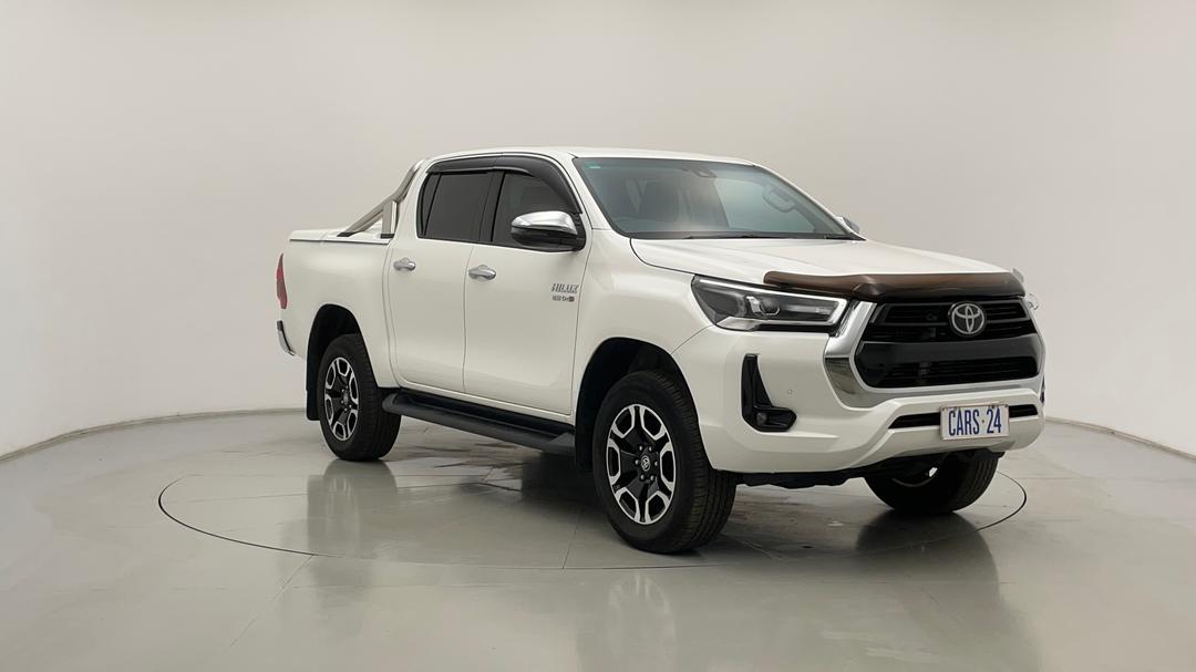 2022 Toyota Hilux Sr5 (4x4), Automatic, 48090 km, Right Front Diagonal (45- Degree) View
