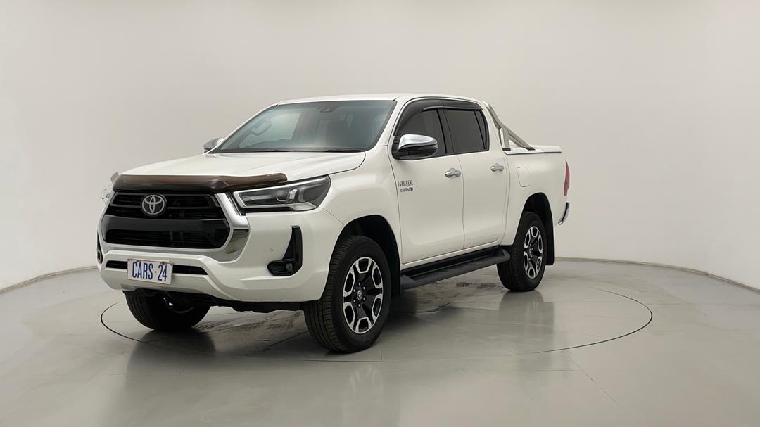 2022 Toyota Hilux Sr5 (4x4), Automatic, 48090 km, Left Front Diagonal (45- Degree) View