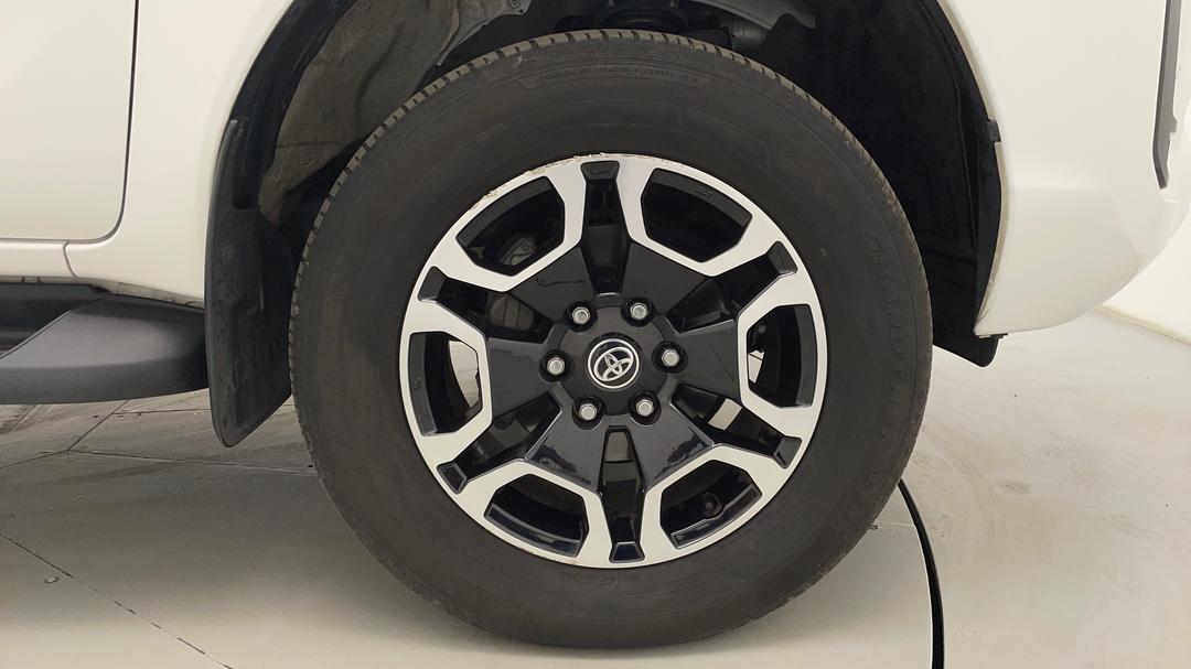 2022 Toyota Hilux Sr5 (4x4), Automatic, 48090 km, Right Front Wheel