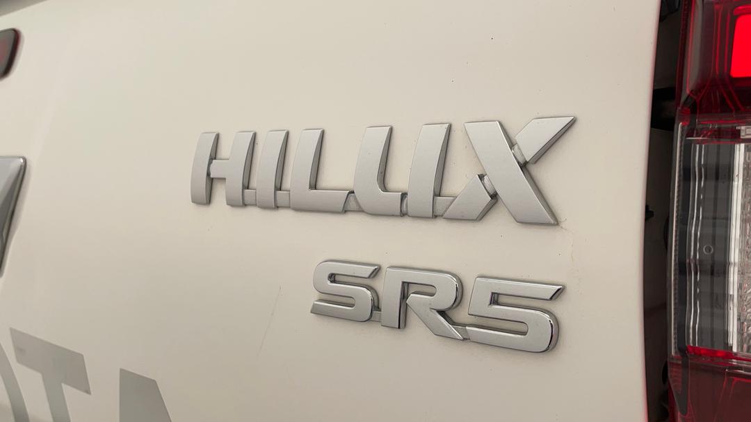 2022 Toyota Hilux Sr5 (4x4), Automatic, 48090 km, Badge (Boot Right Side)