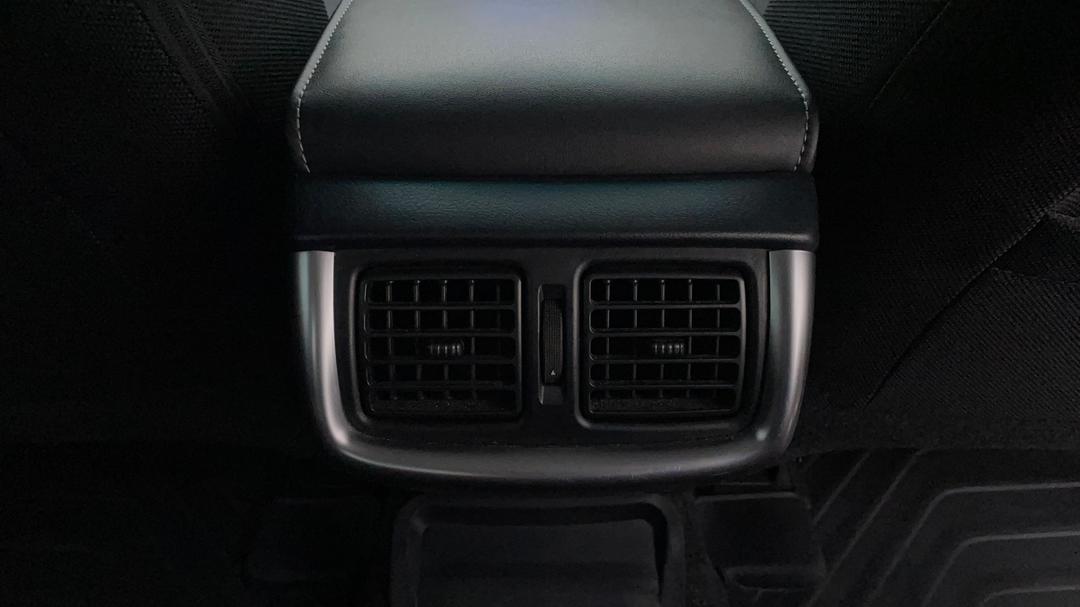 2022 Toyota Hilux Sr5 (4x4), Automatic, 48090 km, Rear A/C Vent