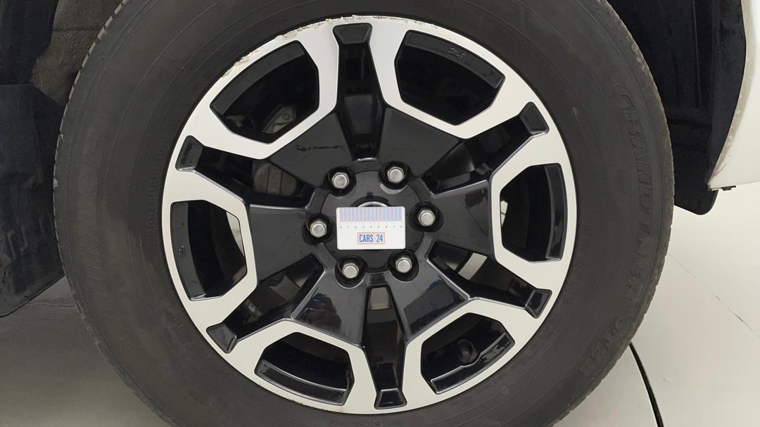 2022 Toyota Hilux Sr5 (4x4), Automatic, 48090 km, Wheels Rim Front RHS Gutter Rash