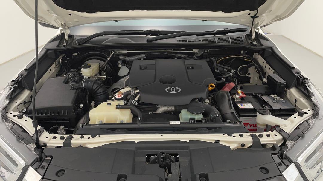 2022 Toyota Hilux Sr5 (4x4), Automatic, 48090 km, Open Bonnet (Engine)