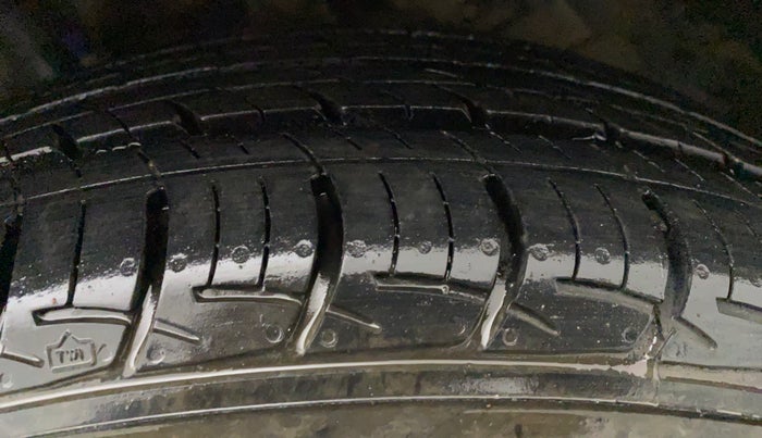 2014 Maruti Ertiga VXI CNG, CNG, Manual, 1,03,325 km, Right Front Tyre Tread