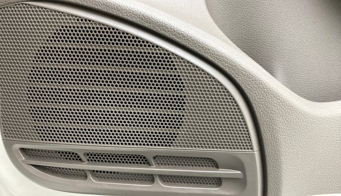 2017 Volkswagen Vento HIGHLINE 1.2 TSI AT, Petrol, Automatic, 30,530 km, Speaker