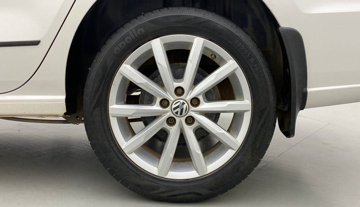 2017 Volkswagen Vento HIGHLINE 1.2 TSI AT, Petrol, Automatic, 30,530 km, Left Rear Wheel