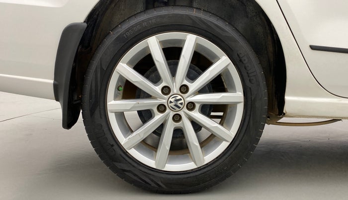2017 Volkswagen Vento HIGHLINE 1.2 TSI AT, Petrol, Automatic, 30,530 km, Right Rear Wheel