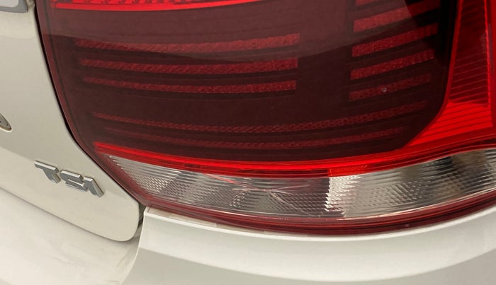 2017 Volkswagen Vento HIGHLINE 1.2 TSI AT, Petrol, Automatic, 30,530 km, Right tail light - Minor damage