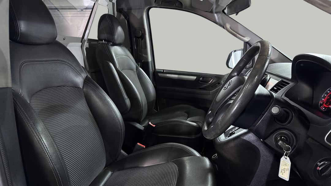 2021 LDV G10 Lift Door, Automatic, 92042 km, Right Side Front Door Cabin View