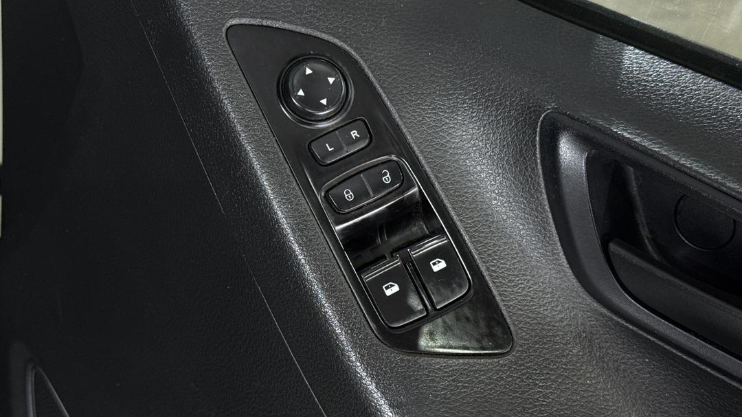 2021 LDV G10 Lift Door, Automatic, 92042 km, Drivers Side Door Panel Controls