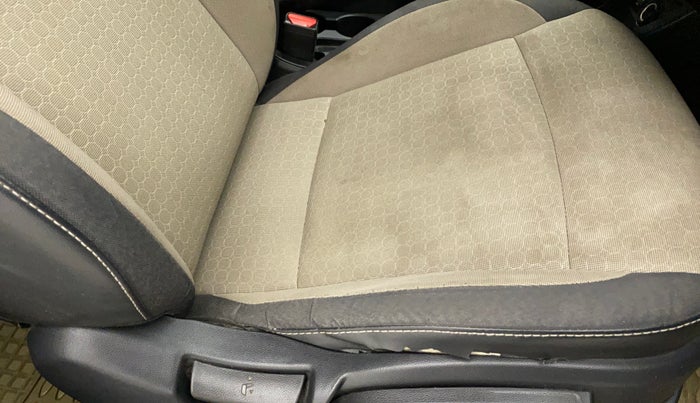 2015 Hyundai Elite i20 SPORTZ 1.2, Petrol, Manual, 1,19,879 km, Driver seat - Cover slightly torn
