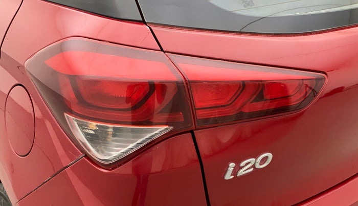 2015 Hyundai Elite i20 SPORTZ 1.2, Petrol, Manual, 1,19,879 km, Left tail light - Minor scratches