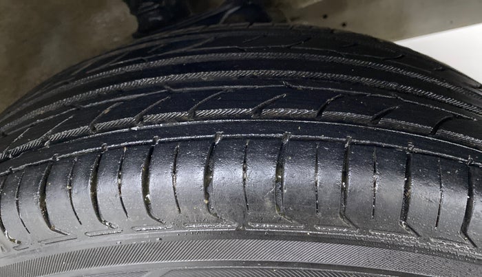 2018 Maruti Eeco 5 STR WITH AC PLUSHTR, Petrol, Manual, 90,177 km, Right Front Tyre Tread