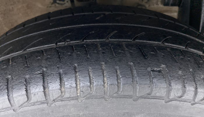 2011 Maruti Swift VDI, Diesel, Manual, 1,56,985 km, Right Front Tyre Tread