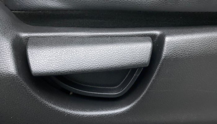 2020 Hyundai NEW SANTRO MAGNA 1.1 CORPORATE EDITION, Petrol, Manual, 62,948 km, Driver Side Adjustment Panel