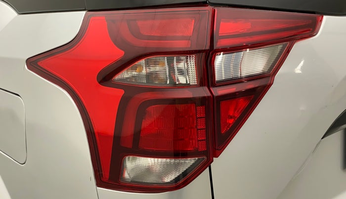 2021 Mahindra XUV500 W7 AT, Diesel, Automatic, 40,111 km, Left tail light - Minor scratches