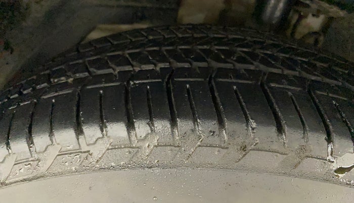 2021 Mahindra XUV500 W7 AT, Diesel, Automatic, 40,111 km, Left Front Tyre Tread