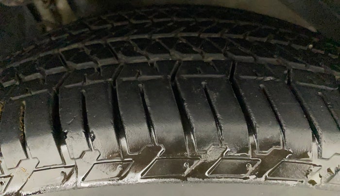 2021 Mahindra XUV500 W7 AT, Diesel, Automatic, 40,111 km, Right Front Tyre Tread