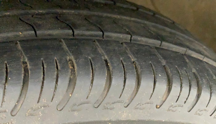 2022 Maruti S PRESSO VXI (O) CNG, CNG, Manual, 12,923 km, Left Front Tyre Tread