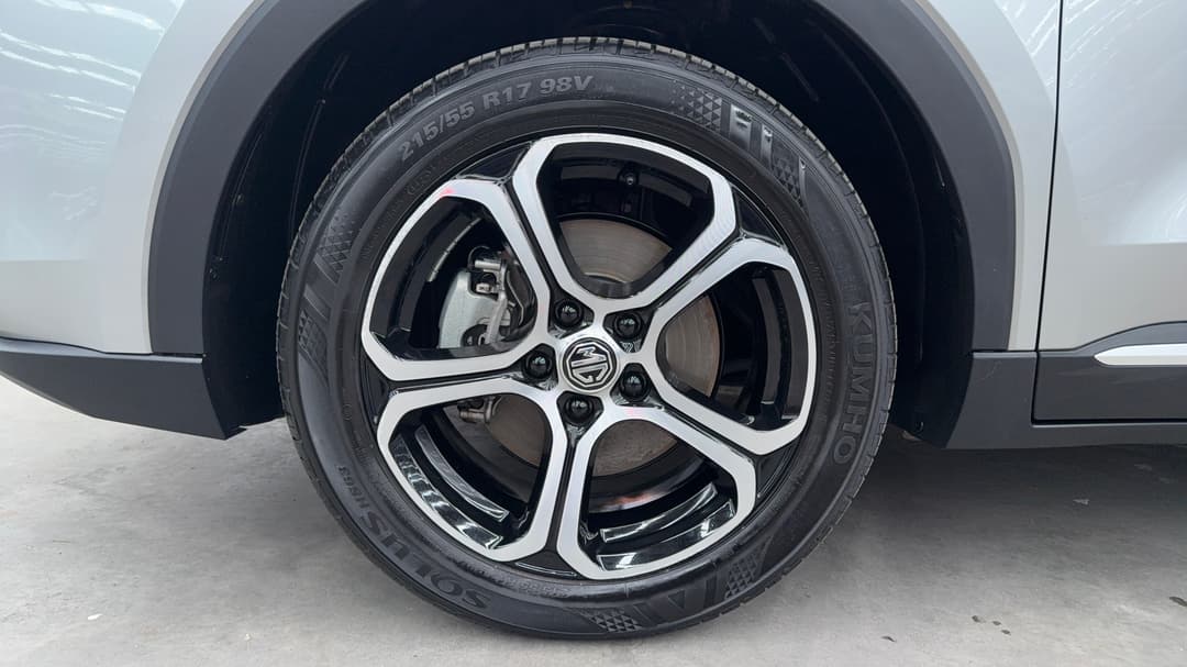 2025 MG ZS Essence, Automatic, 13807 km, Left Front Wheel