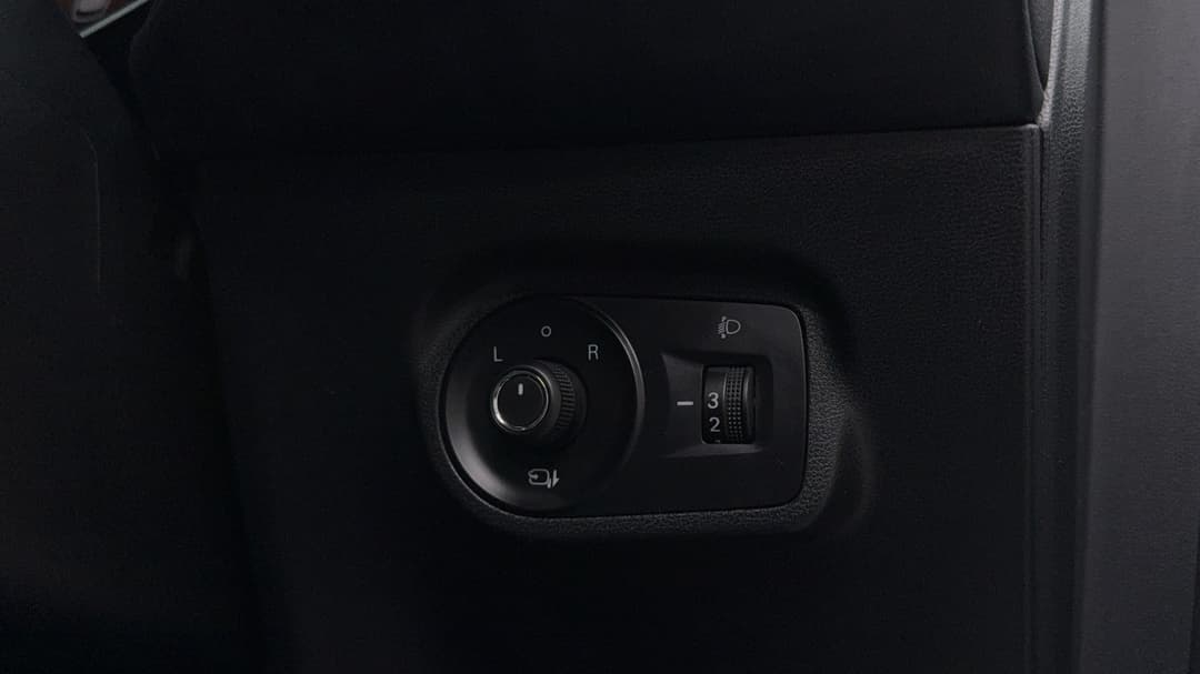 2025 MG ZS Essence, Automatic, 13807 km, Utility Switches/Buttons