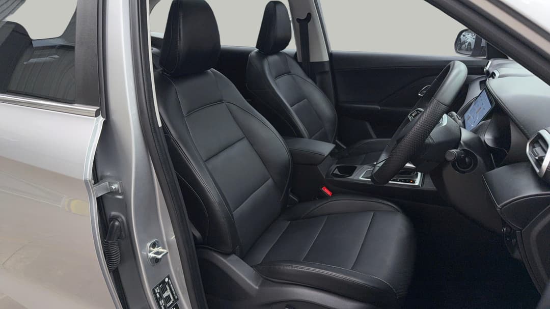 2025 MG ZS Essence, Automatic, 13807 km, Right Side Front Door Cabin View
