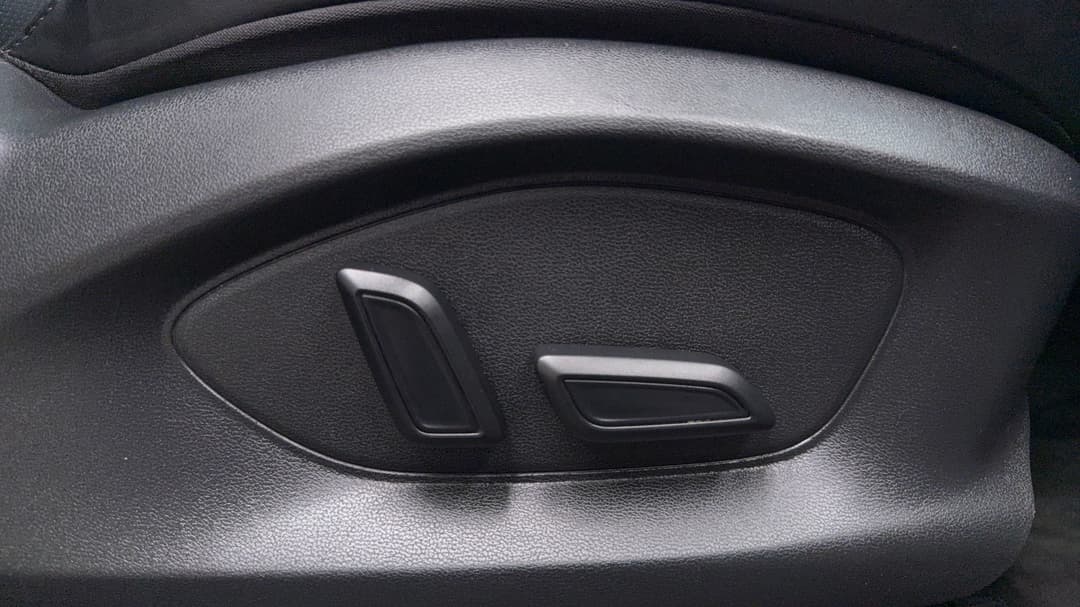 2025 MG ZS Essence, Automatic, 13807 km, Drivers Side Adjustment Panel