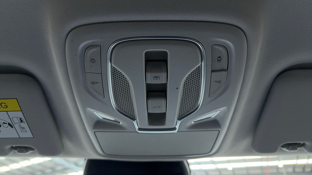 2025 MG ZS Essence, Automatic, 13807 km, On-Roof Controls/Sunglass holder