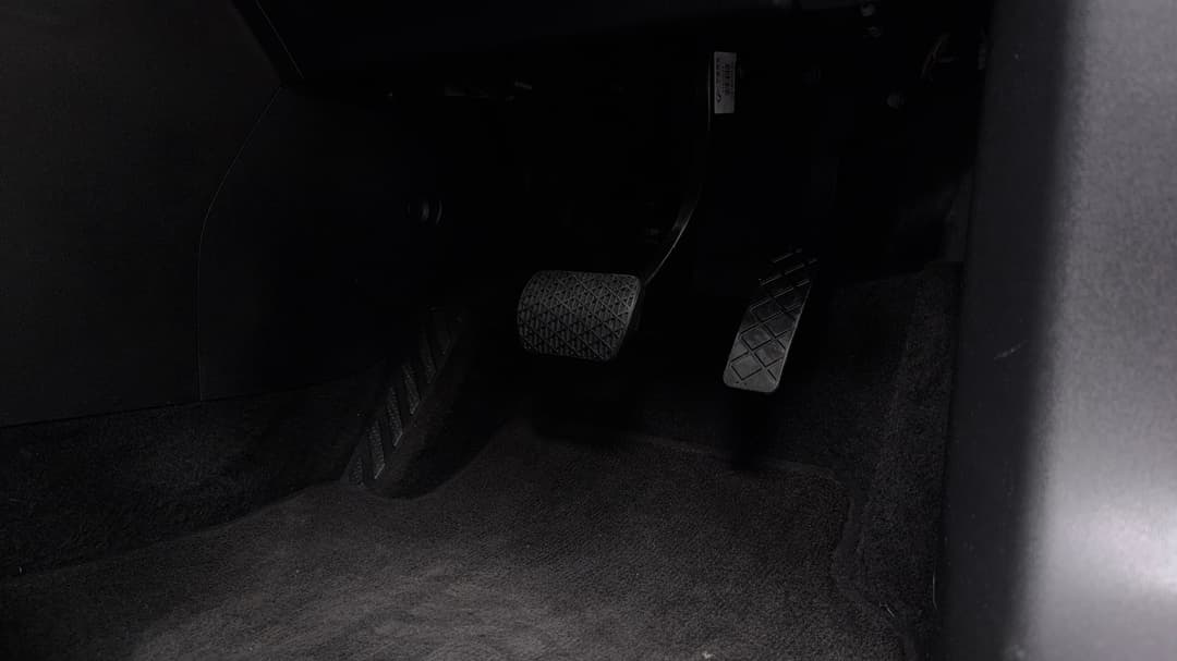 2025 MG ZS Essence, Automatic, 13807 km, Pedals and Footmat