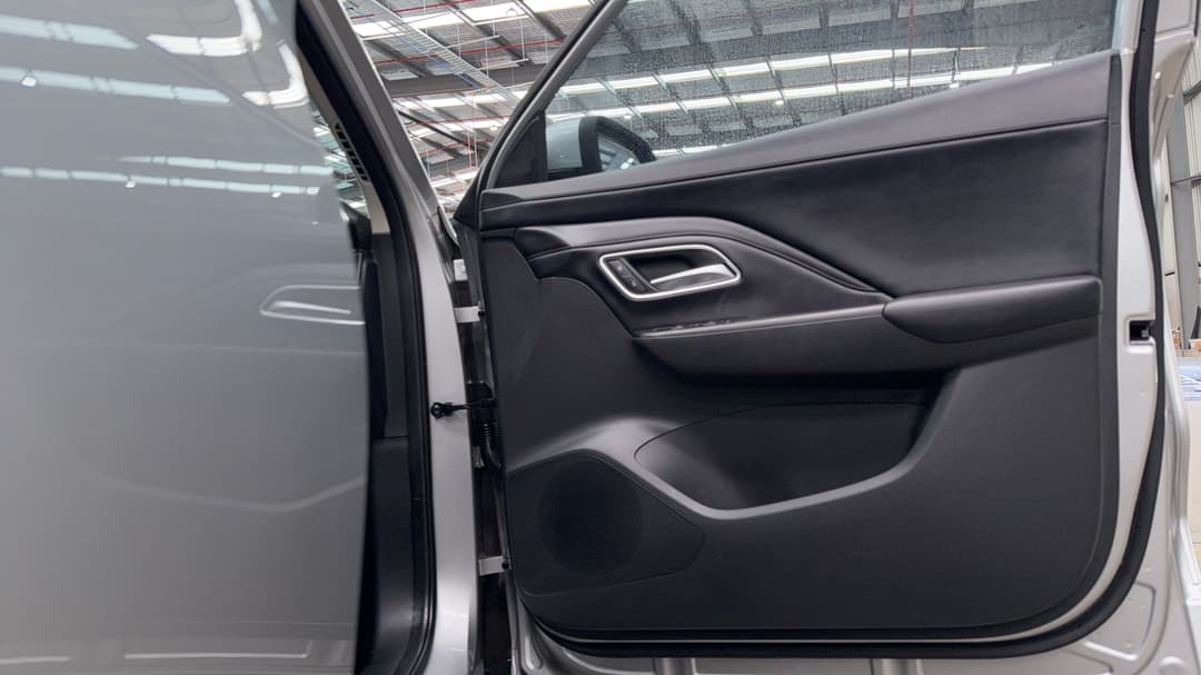 2025 MG ZS Essence, Automatic, 13807 km, Speaker View