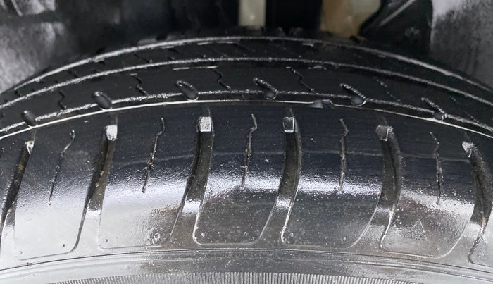 2018 Maruti Swift VXI D, Petrol, Manual, 46,582 km, Left Rear Tyre Tread