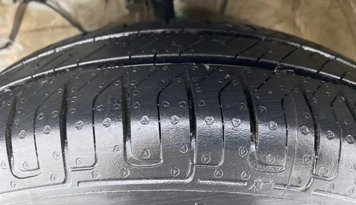 2018 Maruti Swift VXI D, Petrol, Manual, 46,582 km, Left Front Tyre Tread