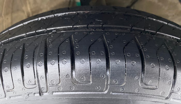 2018 Maruti Swift VXI D, Petrol, Manual, 46,582 km, Right Front Tyre Tread
