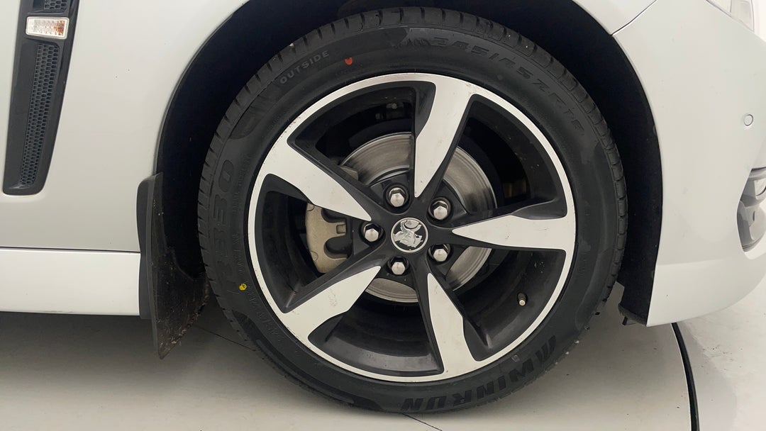 2016 Holden Commodore Sv6 Black Edition, Automatic, 141680 km, Right Front Wheel