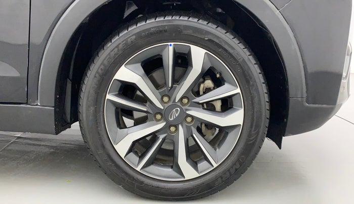 2022 Mahindra XUV300 W8 (O) 1.2 PETROL, Petrol, Manual, 16,155 km, Right Front Wheel