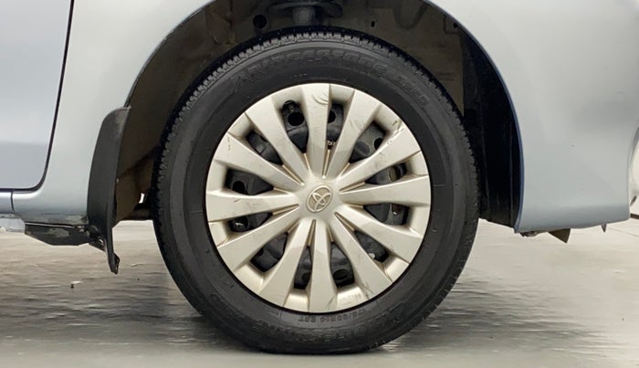 2011 Toyota Etios Liva G, Petrol, Manual, 34,111 km, Right Front Wheel