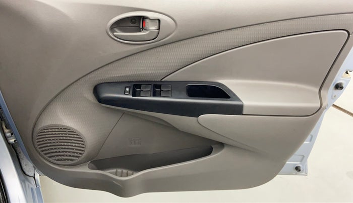 2011 Toyota Etios Liva G, Petrol, Manual, 34,111 km, Driver Side Door Panels Control